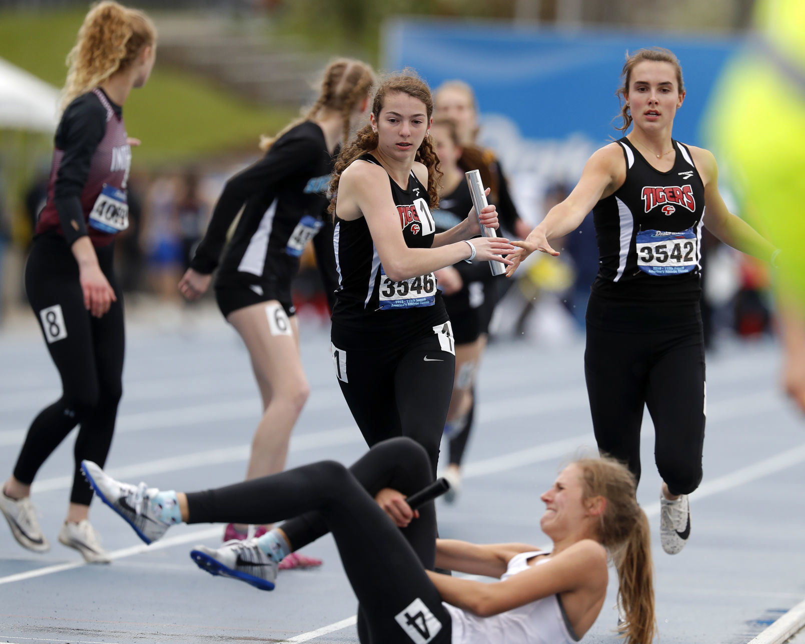 042718mp-DrakeRelays-girls-4x400-1